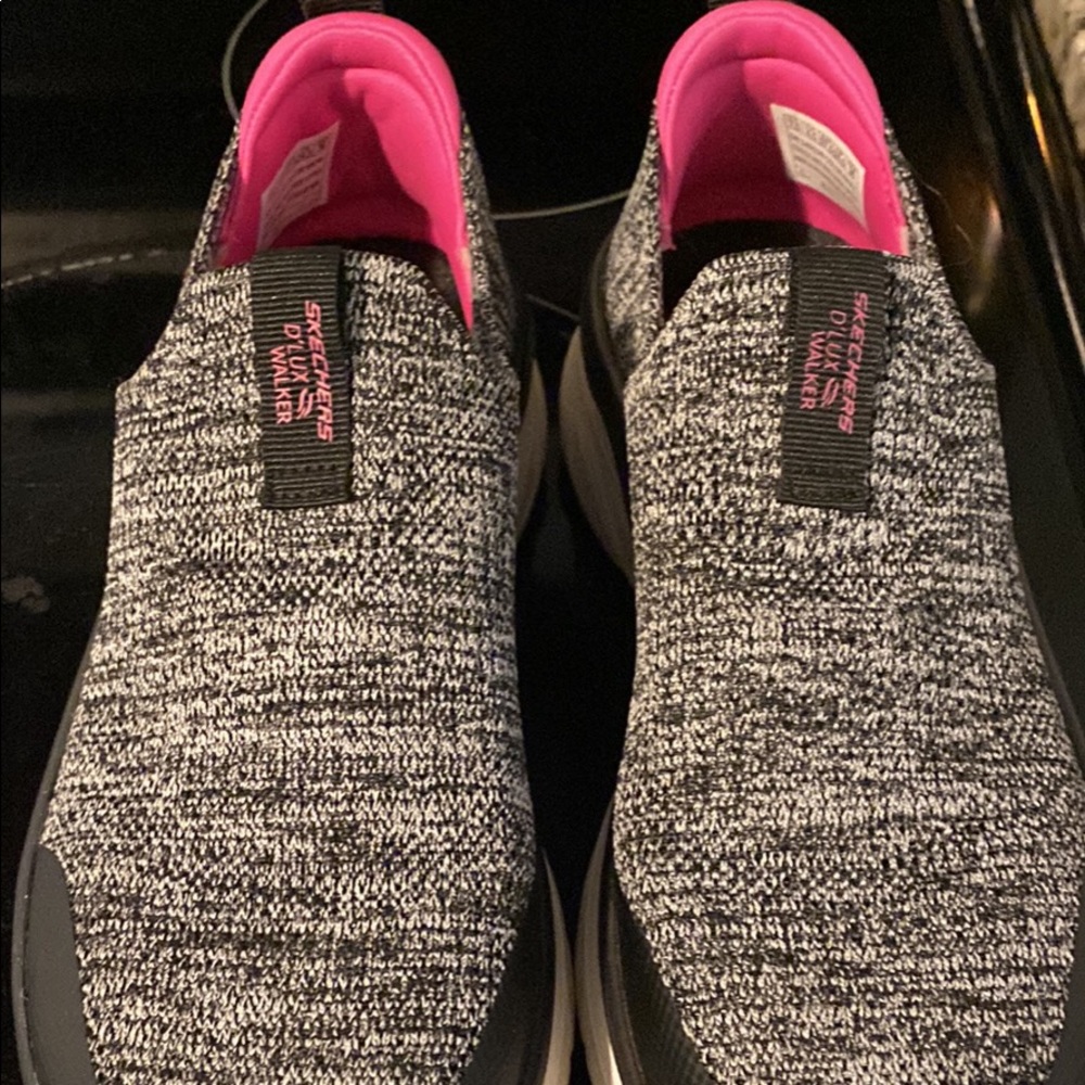 Barely worn Sketchers size 7.5